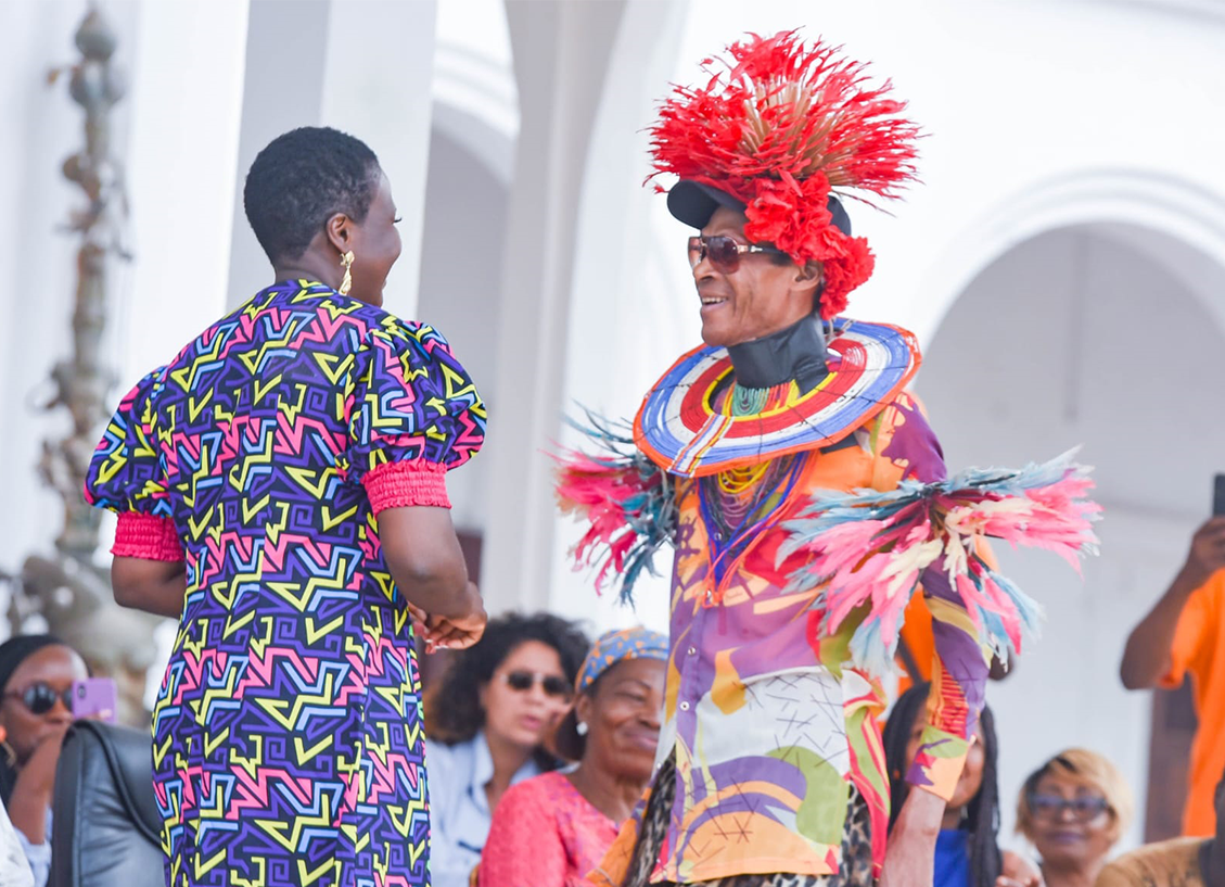 Prestations artistiques de Sa Majesté Ayissi Le Duc